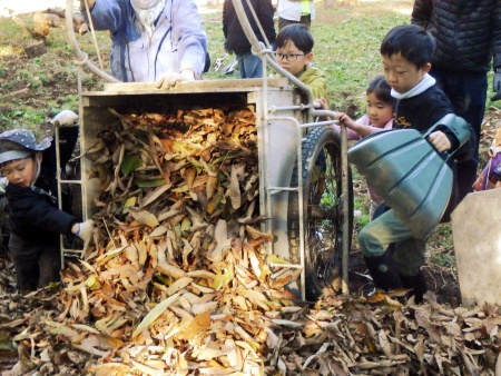 落ち葉作業